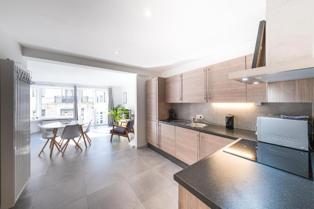 Luxury Apartment With Free Parking Остенде Экстерьер фото