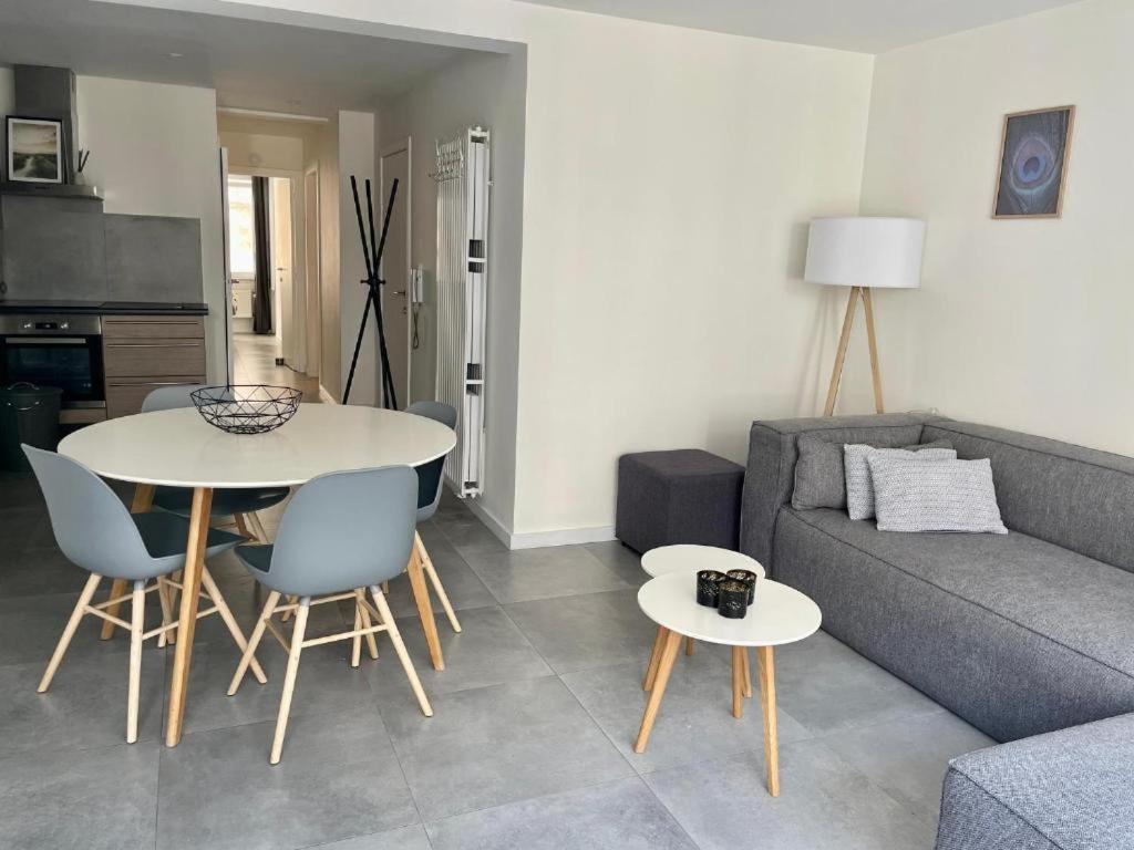 Luxury Apartment With Free Parking Остенде Экстерьер фото